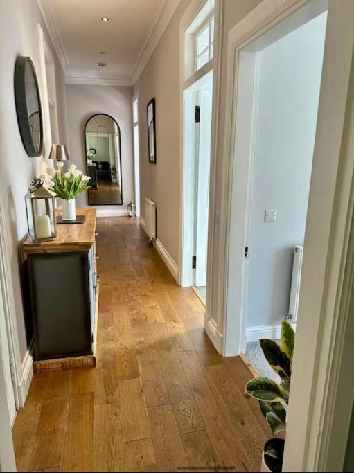 Beautiful Spacious Apartment In Town Centre Обан Экстерьер фото